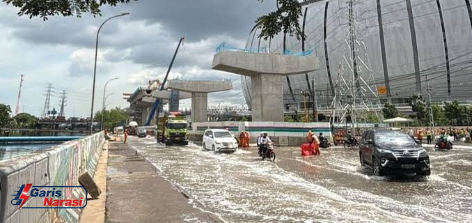 Akses JIS Lumpuh Dihantam Rob 50 Cm RE Martadinata Jakarta Utara Terendam Parah