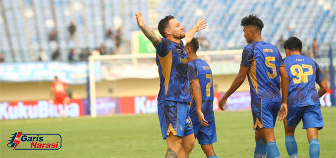 Persib & PSM Raih Kemenangan Kunci di Liga, Sorotan Olahraga Terbaru