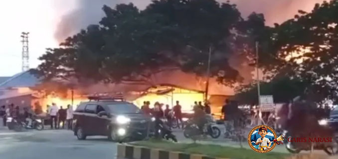 Kebakaran di Pelabuhan Nusantara Raha Muna, 20 Kios Pedagang Ludes