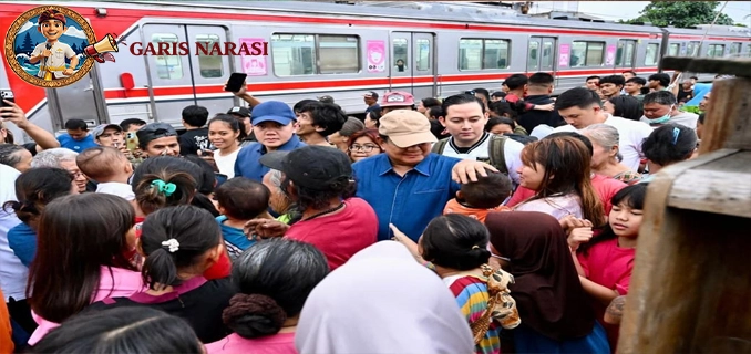 Seskab Teddy Ungkap Prabowo Mendadak Blusukan Ke Pinggiran Rel Kereta Api Di Senen